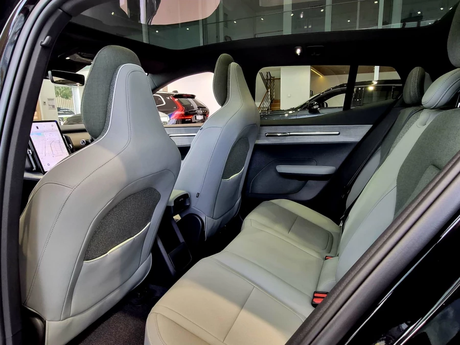 2026 Volvo EX30  Single Motor Extended Range Ultra SUV Image 12