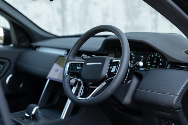 2024 Land Rover Discovery Sport L550 P300e Dynamic SE SUV image 3