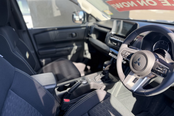2026 Mitsubishi Outlander ZM ES SUV Image 13