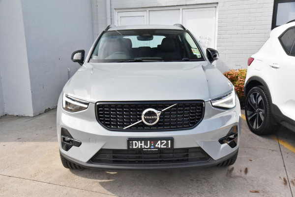 2024 MY25 Volvo XC40  Ultra B4 Dark SUV Image 6