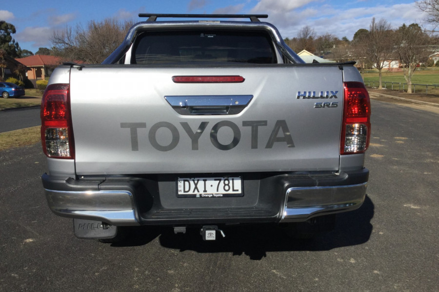 2018 Toyota HiLux  SR5 4x4 Double-Cab Pick-Up Ute Image 9