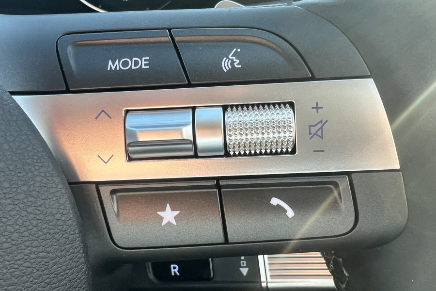 2025 Hyundai KONA SX2.V2 Hybrid Premium SUV Image 18