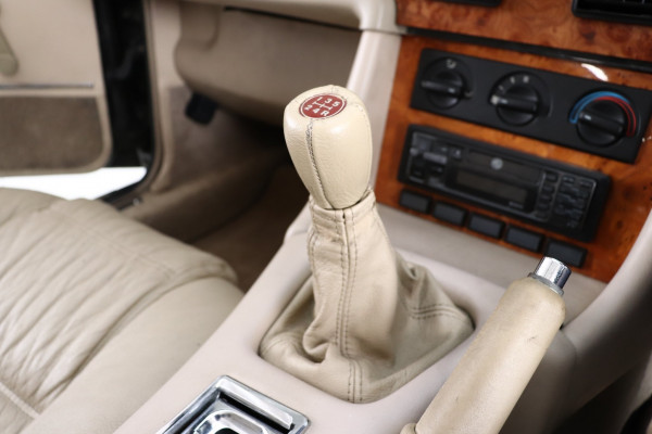 1996 MG RV8 Rover Coupe Image 13