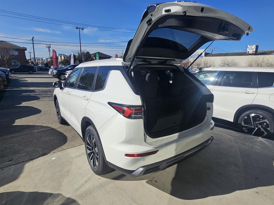 2026 Mitsubishi Outlander ZM LS SUV Image 9