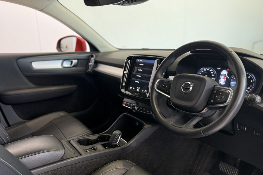 2021 Volvo XC40 XZ T4 Momentum SUV Image 11