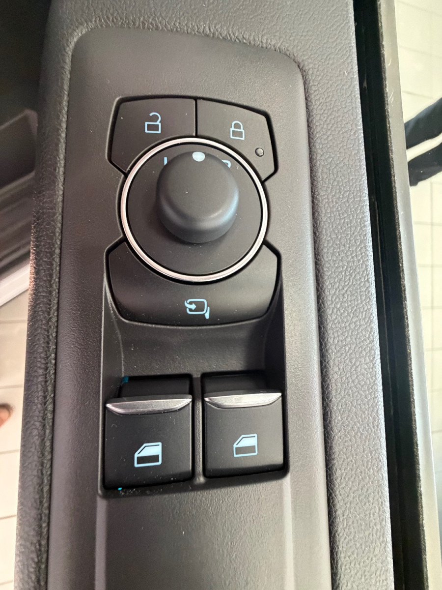 2026 MY26.5 Ford Transit Custom AV Trail LWB Van Image 18