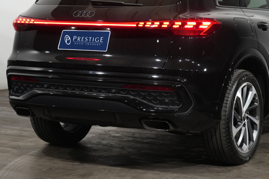 2025 Audi Q5 FY 55 TFSI e S Line SUV Image 10