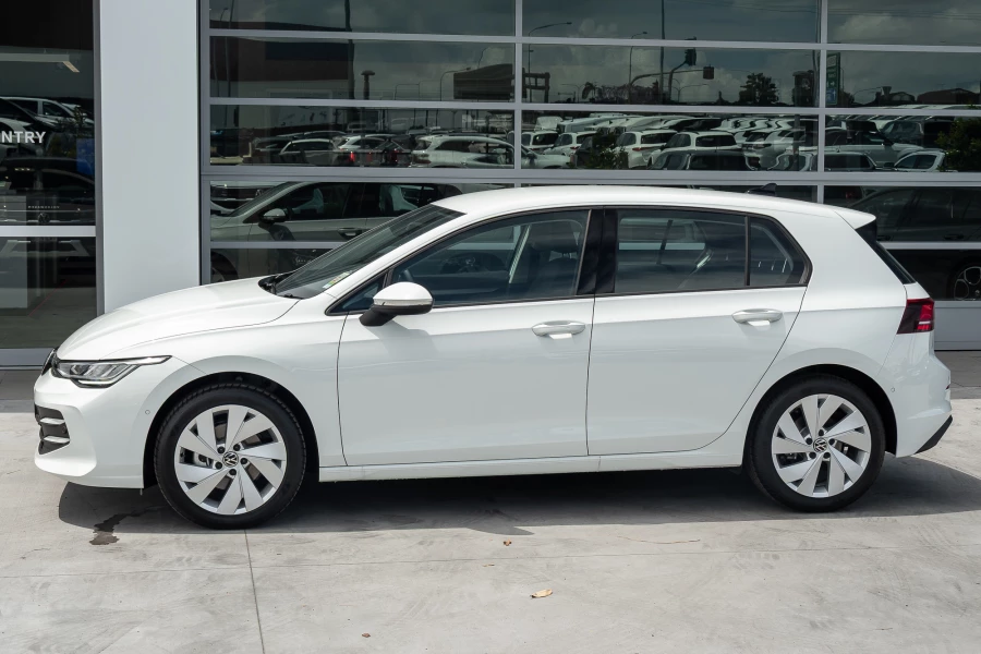 2026 Volkswagen Golf 8.5 110TSI Life Hatch Image 3