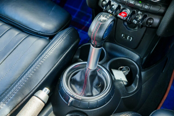 2016 MINI Cooper F55 Cooper S Hatch Image 14