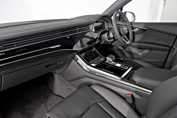2026 MY25 Audi Q7 4M TDI 210kW S line SUV image 9