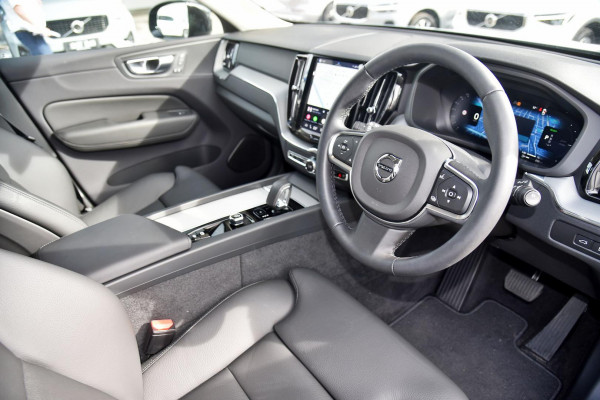 2025 Volvo XC60 UZ Plus T8 Plug-in Hybrid SUV Image 6