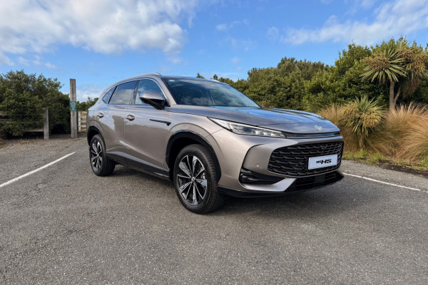 2026 MY25 MG HS AS33 Essence SUV