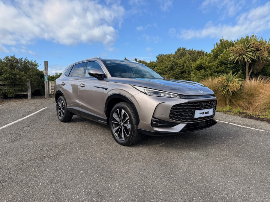 2026 MY25 MG HS AS33 Essence SUV Image 1