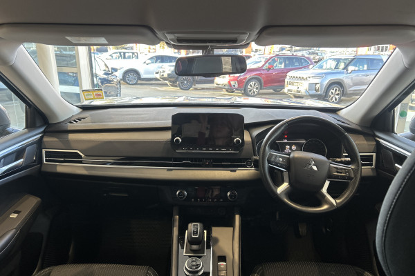 2023 Mitsubishi Outlander ZM LS SUV Image 9