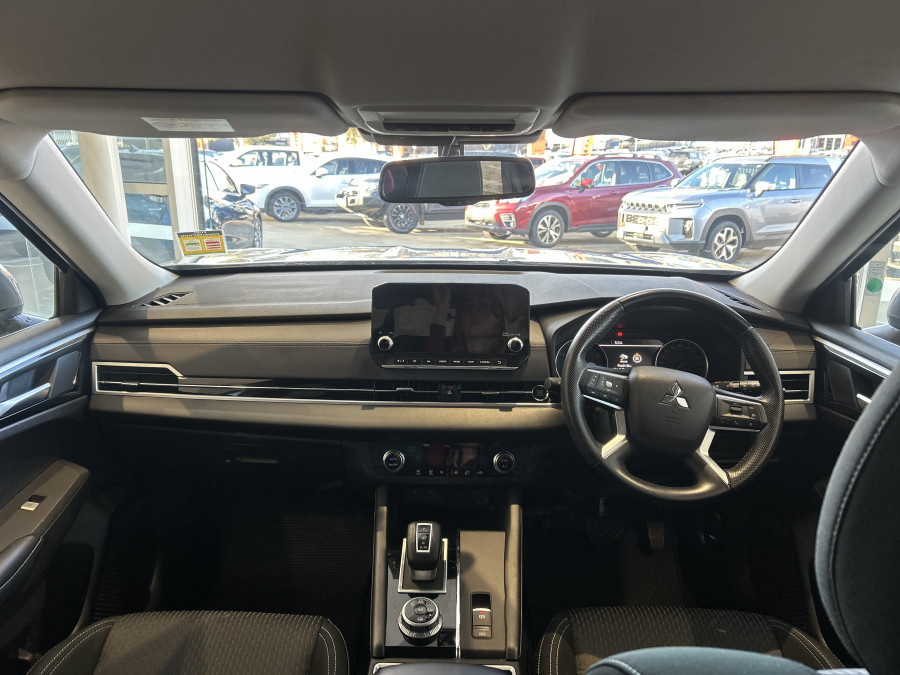 2023 Mitsubishi Outlander ZM LS SUV Image 9