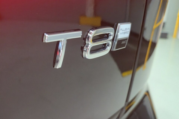 2025 MY26 Volvo XC60 UZ Plus T8 Plug-in Hybrid Dark SUV Image 9