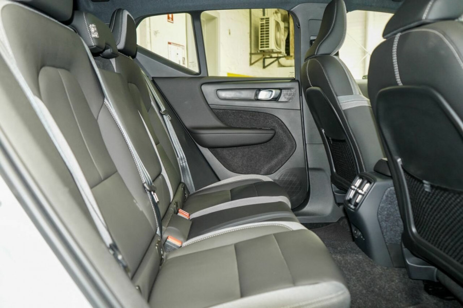 2026 Volvo EX40  Ultra Twin Motor Performance SUV Image 7