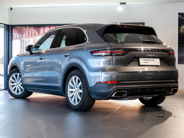 2022 MY23 Porsche Cayenne SUV image 2