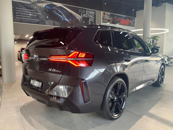 2025 BMW X3 G45 30e xDrive SUV image 4