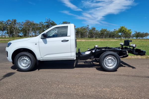2026 Isuzu D-MAX RG SX High Ride Cab Chassis Image 6