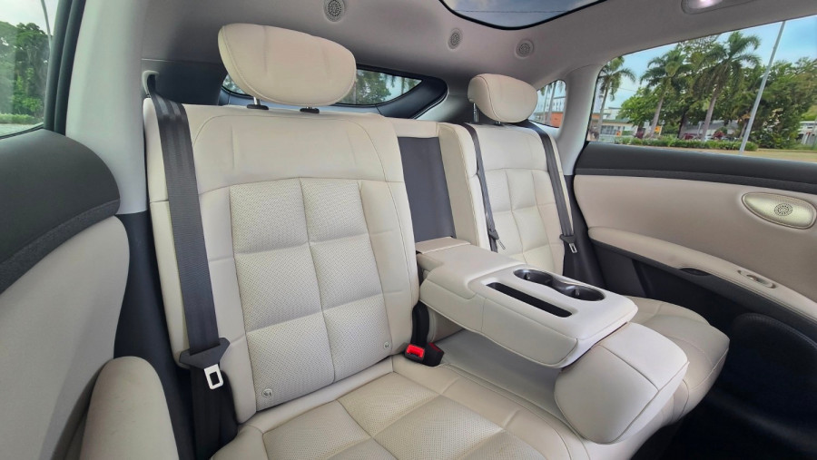 2025 MG IM6 S12L Platinum SUV Image 2
