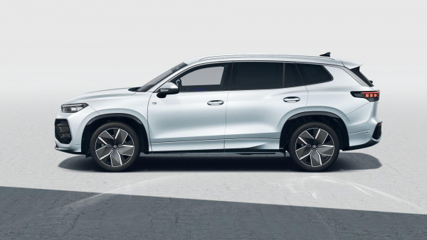 2025 MY26 Volkswagen Tayron R4 195TSI R-Line SUV image 2