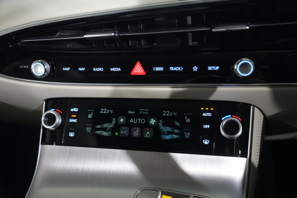 2024 Genesis GV70 2.5T SIGNATURE SUV Image 19