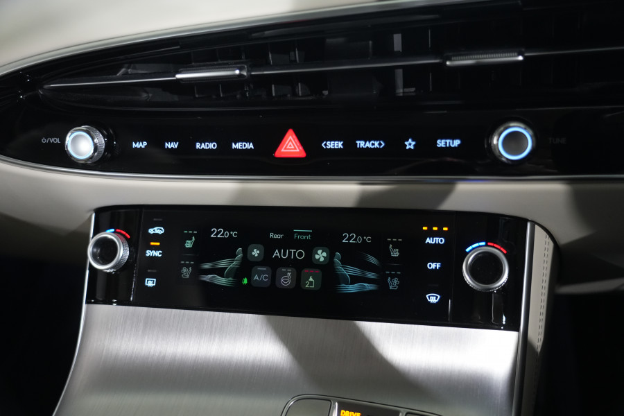 2024 Genesis GV70 2.5T SIGNATURE SUV Image 19