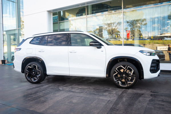 2025 MY26 Volkswagen Tayron R4 195TSI R-Line SUV Image 3
