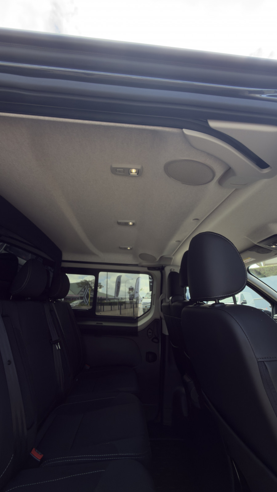 2025 Renault Trafic X82 Crew Lifestyle Van Image 13