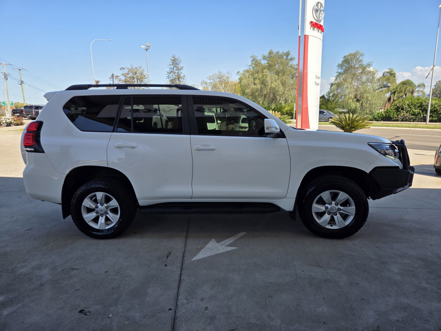 2017 Toyota LandCruiser Prado GDJ150R GXL SUV Image 4
