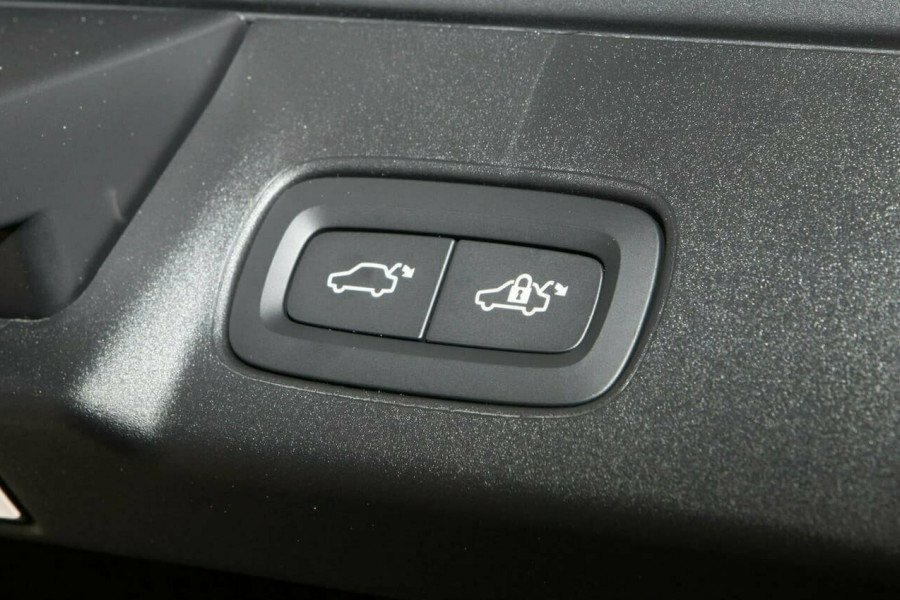 2019 Volvo V90 Cross Country D5 Wagon Image 18