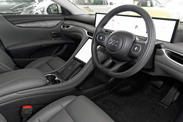 2025 MG IM5 P12L Premium Hatch Image 7