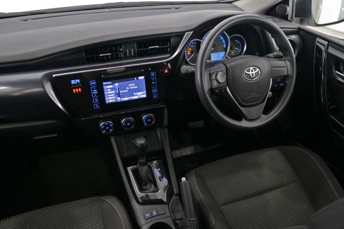 2017 Toyota Corolla ZRE182R Ascent Hatchback Image 5