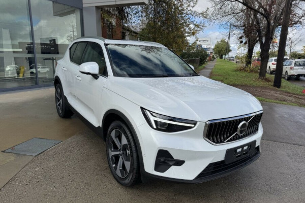 2025 MY26 Volvo XC40 XZ Ultra B4 Bright SUV Image 3