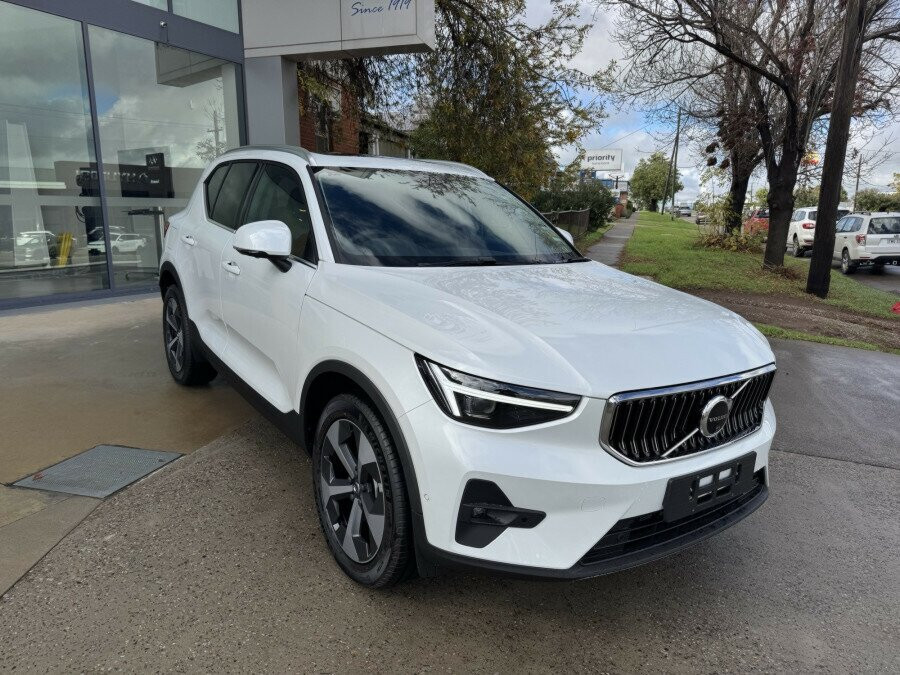 2025 MY26 Volvo XC40 XZ Ultra B4 Bright SUV Image 3