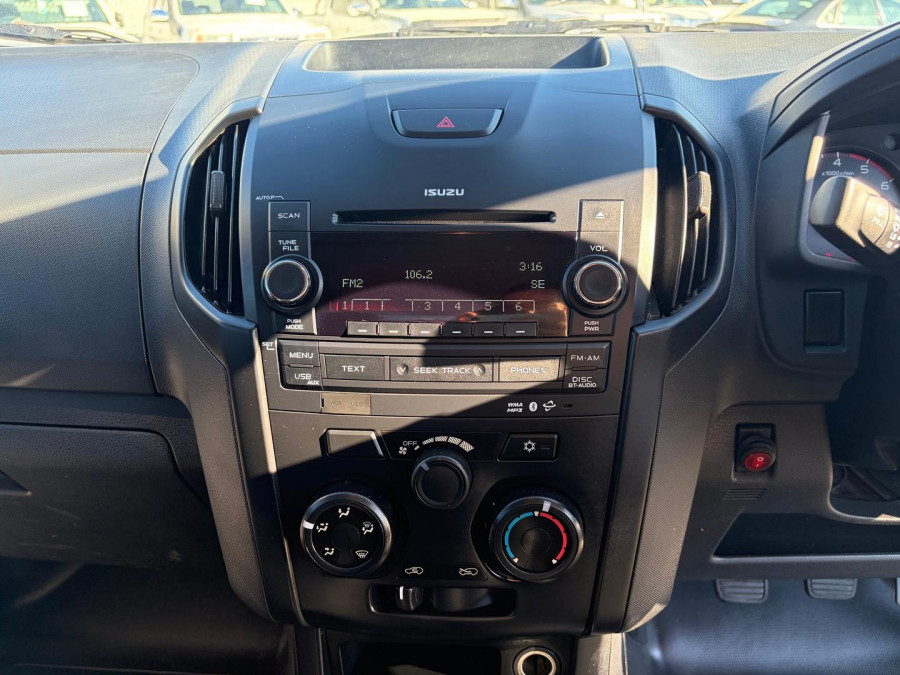 2015 Isuzu D-MAX  SX Cab Chassis Image 32