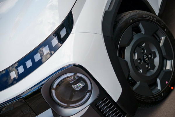 2025 Hyundai INSTER AX.V1 Cross SUV Image 5