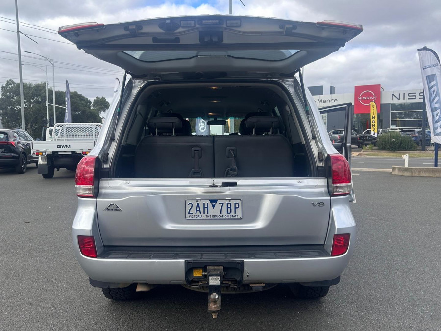 2011 MY10 Toyota LandCruiser VDJ200R GXL SUV Image 8