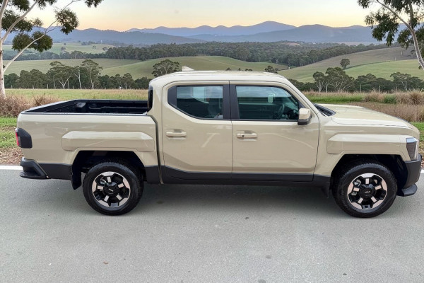 2025 MY26 Kia Tasman TK SX+ Ute Image 2