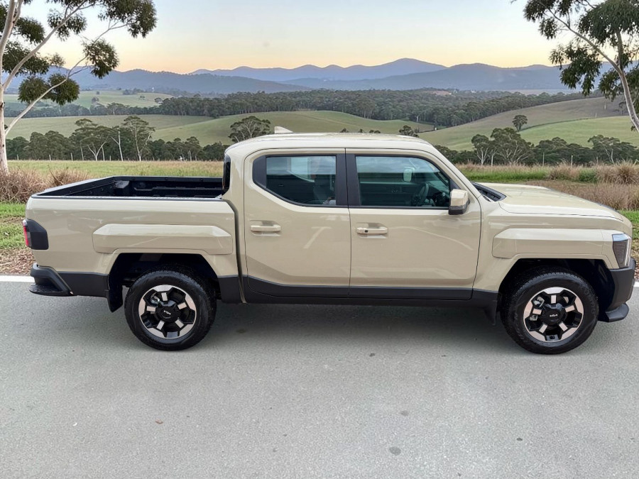 2025 MY26 Kia Tasman TK SX+ Ute Image 2