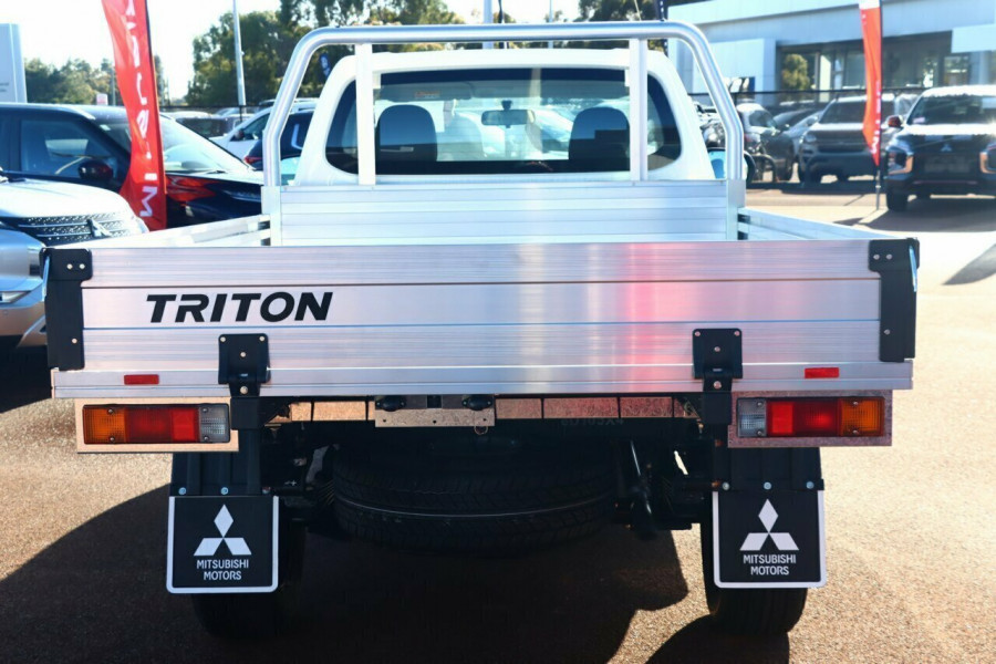 2023 Mitsubishi Triton MR GLX Cab Chassis Image 8