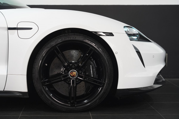2020 Porsche Taycan Turbo S Coupe Image 17