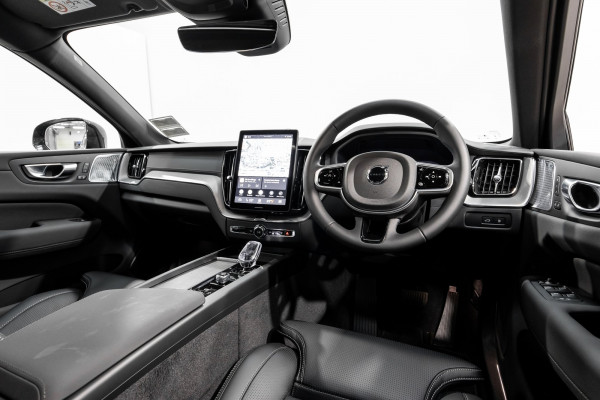 2026 Volvo XC60 UZ T8 Ultra Plug-in-hybrid AWD SUV Image 12
