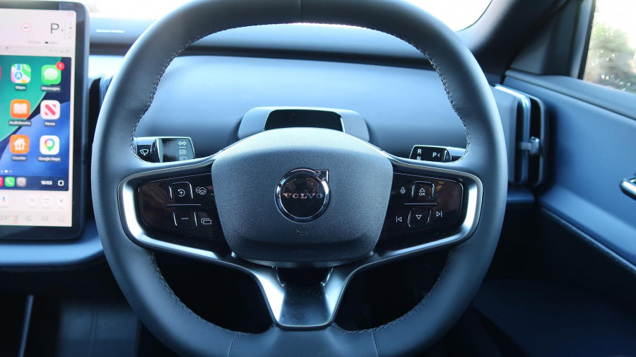 2025 Volvo EX30  Single Motor Extended Range Ultra SUV Image 18