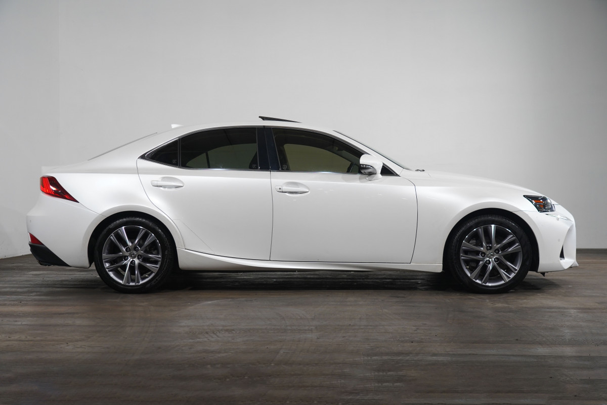 2019 Lexus Is300 Luxury Sedan Image 4