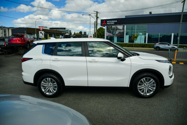 2023 MY24 Mitsubishi Outlander ZM ES SUV
