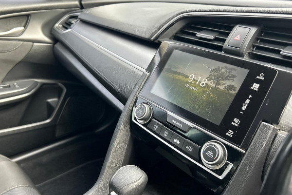 2018 Honda Civic 10th Gen VTi-L Sedan Image 12