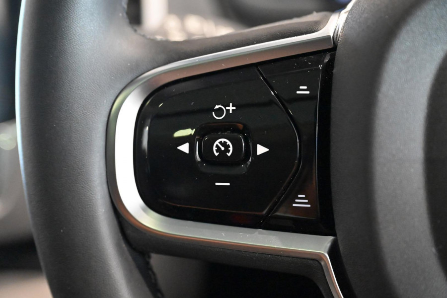 2024 MY25 Volvo XC90  Ultra T8 Plug-In Hybrid SUV Image 16