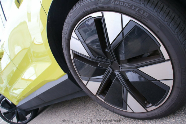 2024 Volvo EX30  Single Motor Extended Range Plus SUV Image 4